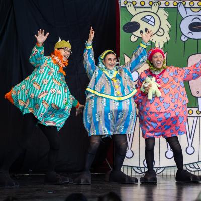 3 actors, from Houston Grand Opera's Opera to Go, wave at an unseen audience.