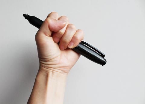 hand holding a permanent marker