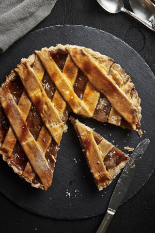 Apple pie on plate