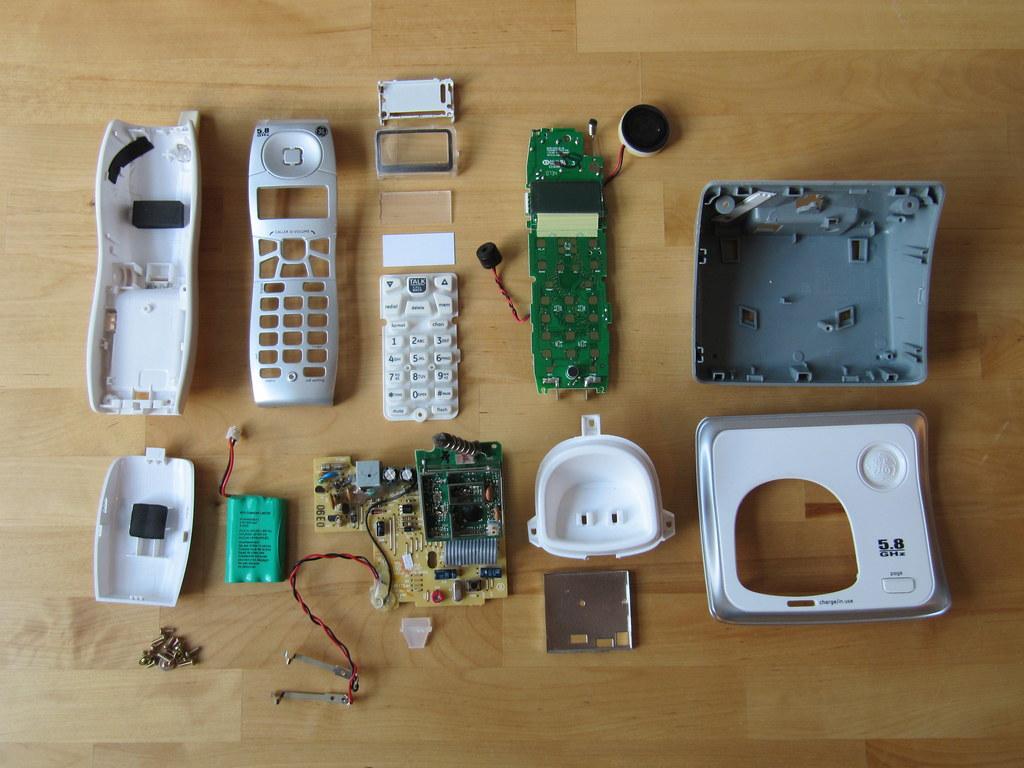 Phone in pieces 